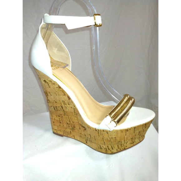 NWOT SCENE By Shoe Dazzle - Picture 1 of 5